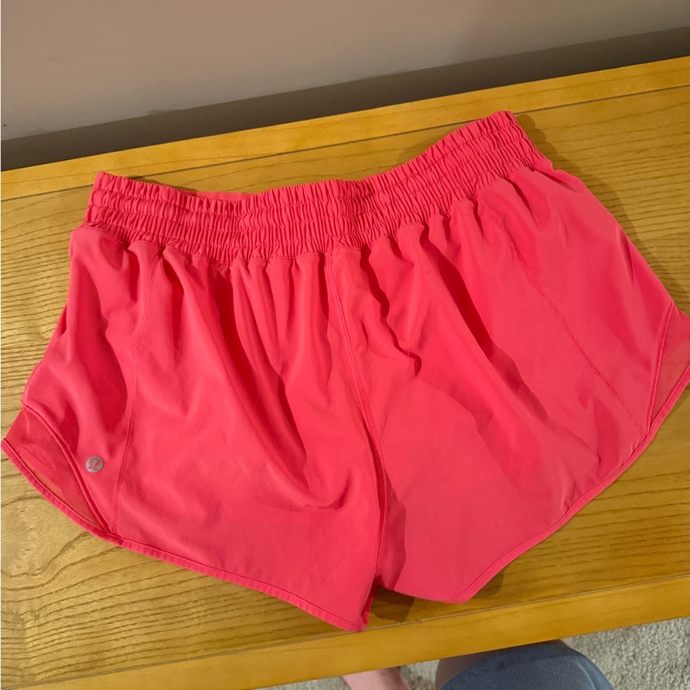 Lululemon Hotty Hot shorts 2.5 inch